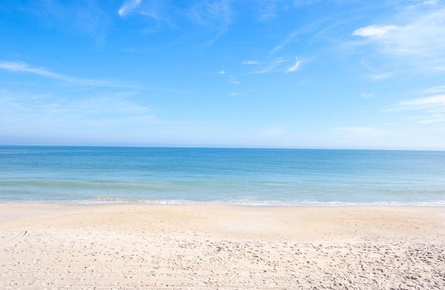 Reasonable rates. Luxury Oceanfront apt - Special Early Fall Rates Right Now
