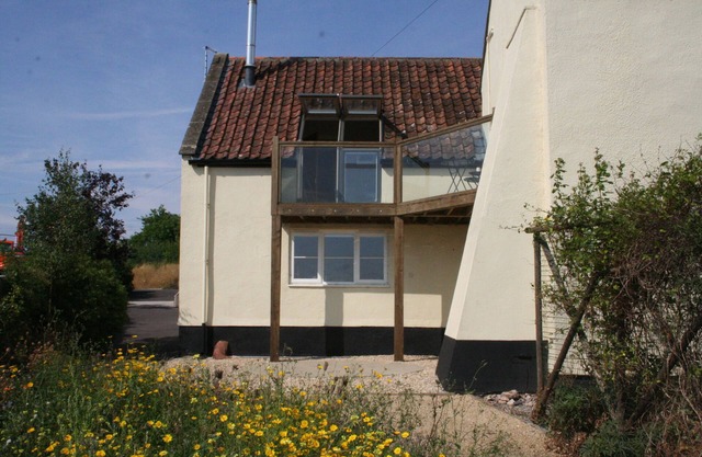 Recent conversion. Near major tourist attractions, shops and lovely countryside.