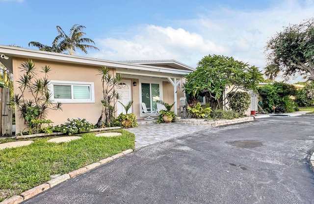 Recently updated 3/1 with pool, wifi, sleeps 9