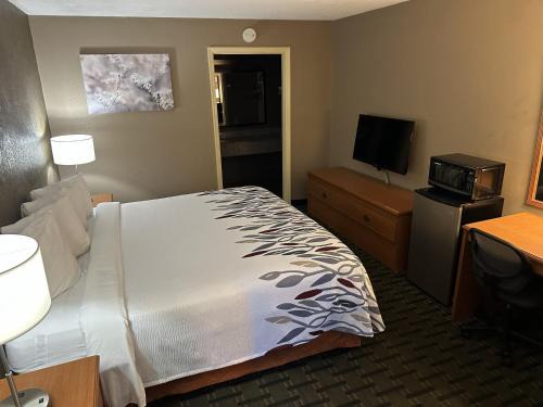 Red Roof Inn & Suites Marysville
