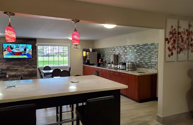 Red Roof Inn & Suites Marysville