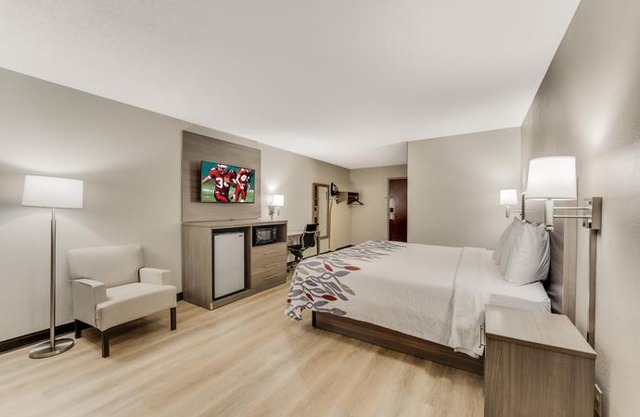 Red Roof Inn & Suites Middletown Ri