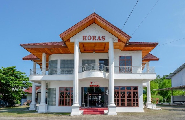 RedDoorz @ Hotel Horas Palopo