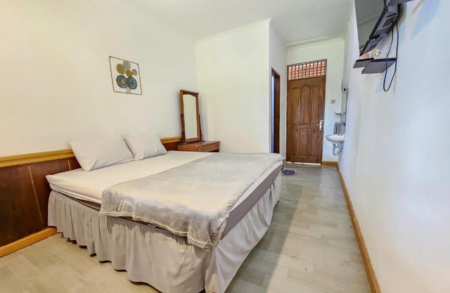 RedDoorz near Pasar Cipanas