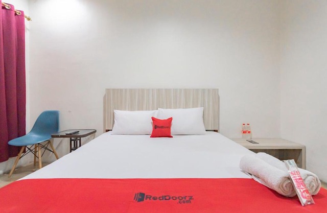 RedDoorz Syariah at Cigadung Raya Street