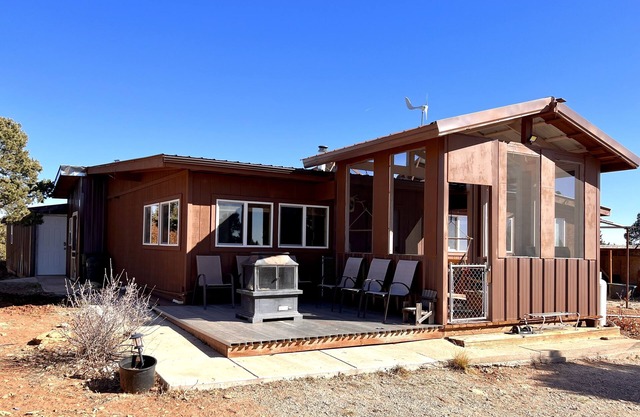 RedNeck Ranch Cabin 3 Bd on 9+ Acres