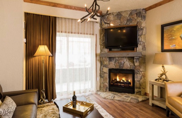 REDUCED-Skier's Paradise- 2 Bedroom- Too Perfect to Stay Anywhere Else