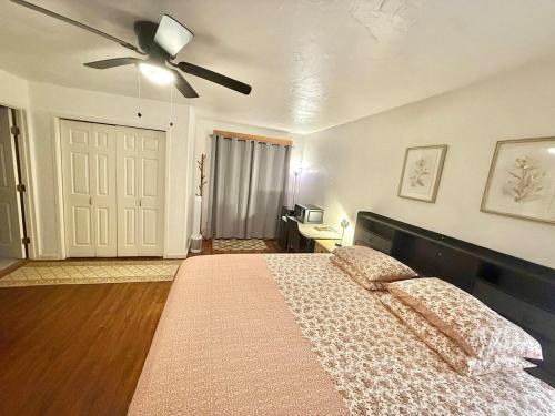Redwood View Suite 326SQFT Private Entrance and Bath