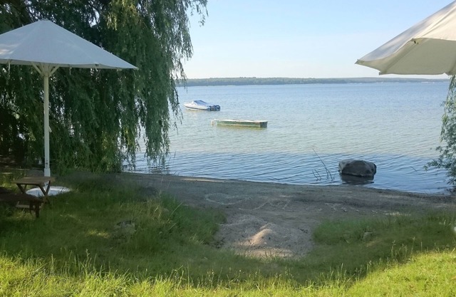 Reed house on the beach of Lake Plau with conservatory and terrace