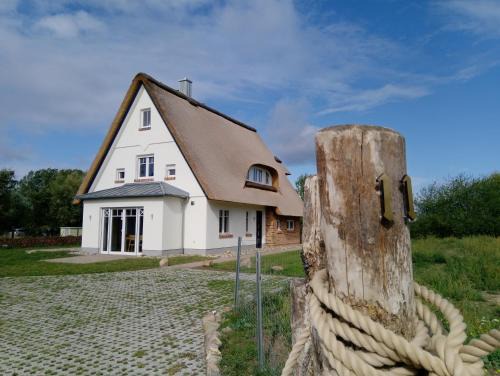 Reethaus Strandgut - geräumiges FH, 5 Schlafzimmer, Sauna und 3 Terrassen, Balkon