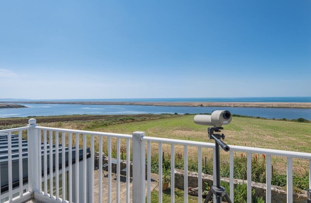 Reflections - Two Bedroom House, Sleeps 4