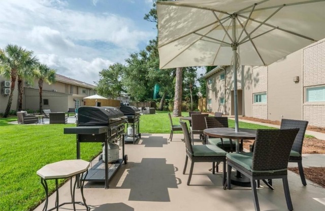Refresh in a Spacious Room Near Jekyll Island Marina | w/Onsite Outdoor Pool!