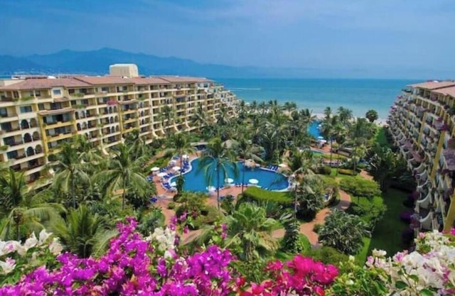 Regal 3bd PH with private pool in Beach Resort Spa