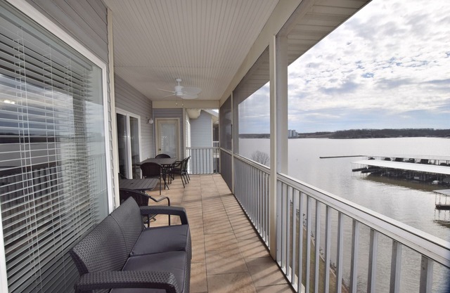 Regatta Bay: 3 Br-3 Bath -Water Front/Screened Patio -2 Pools - BOAT SLIP