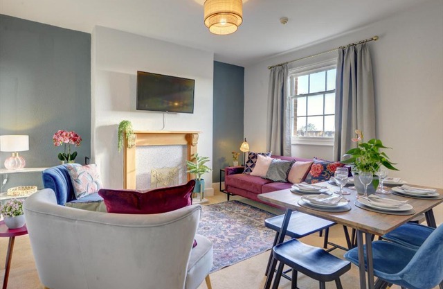 Regency Nest by Spa Town Property - Stylish 3 Bedroom Apartment on 2 Floors, Central Leamington Spa