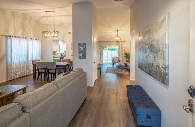 Relax and Enjoy, this lovely home, conveniently located to the strip!