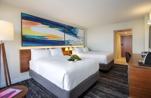 Relax and Unwind! 2 Convenient Units, Heated Infinity Pools, Beach Access