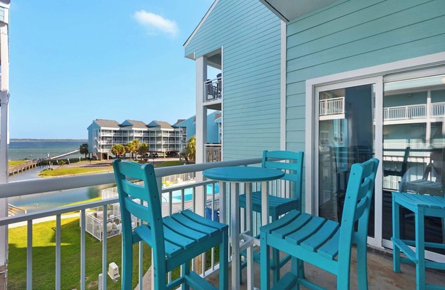 Relax at Baywatch H3 🌴 Across from Gulf | Pool + Private Dock