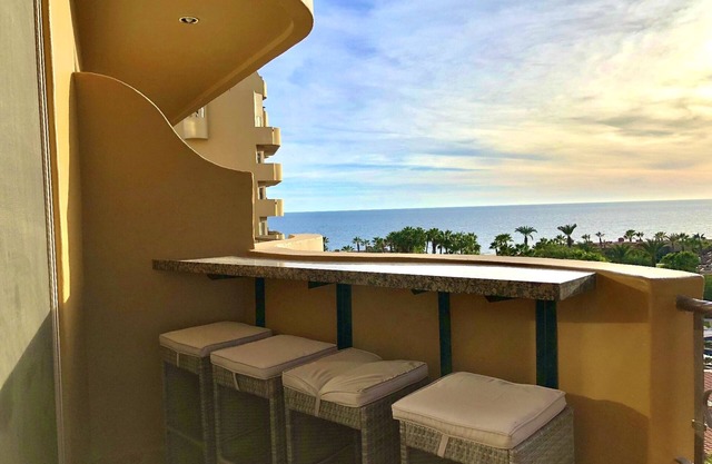 Relax in 2-bed/2-bath Condo; Luxurious Patio Overlooking Plush Resort and Ocean