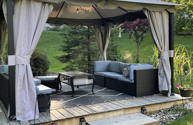 Relax in beautiful Lake Como. Less than 10 minutes to downtown Lake Geneva.