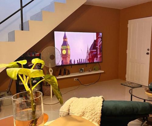 Relax in Style at Angeles Newest Pool Villa Retreat