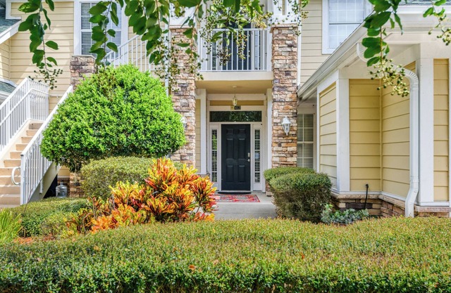 Relax in style at the Residences – water view retreat!