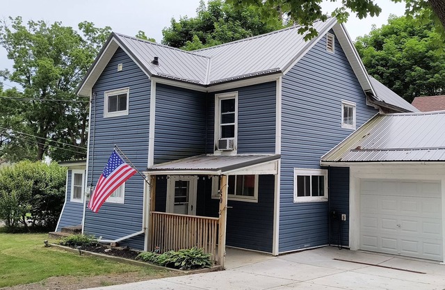 Relax in Style: Spacious 4-Bedroom Farmhouse Silver Lake in Perry, NY