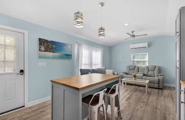 Relax & Recharge: Bright 1-Bedroom Cottage in Freeport