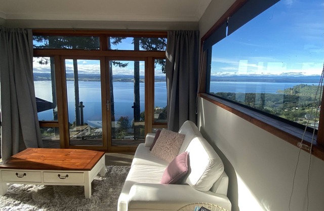 Relax & Unwind with Breathtaking Views over Lake Taupo