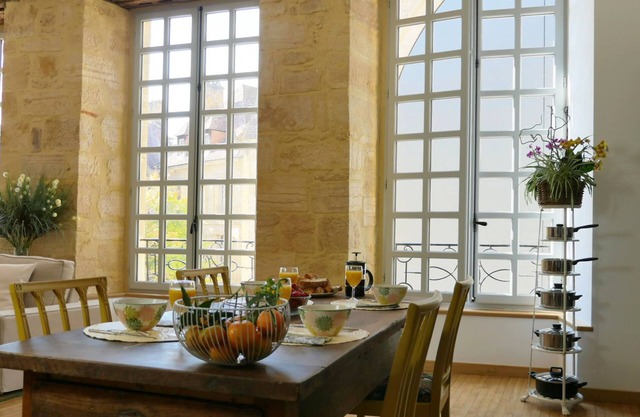 Relax with friends and family in the centre of Sarlat, Dordogne