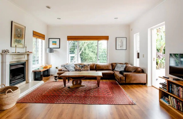 Relaxed summer holiday home, under Table Mountain