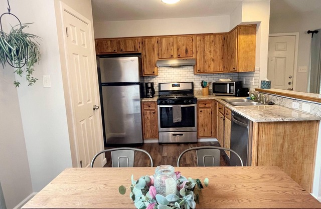 Relaxing 2 Bedroom North Austin Get Away