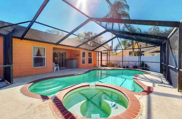 Relaxing 3 Bedroom Pool Home