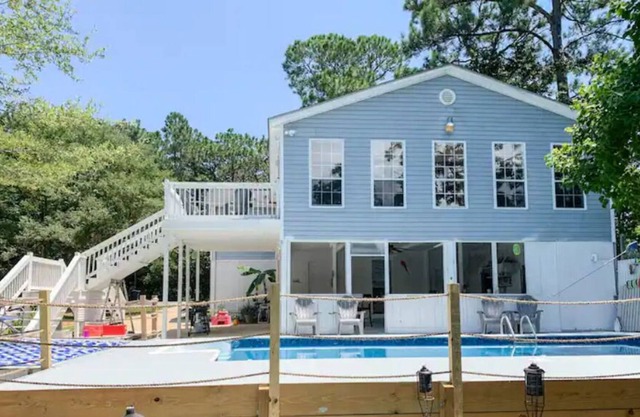 Relaxing 3BR 2BA Waterfront Getaway with Pool & Fishing Pier