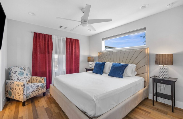 Relaxing 4BR Stay - 5 Mins to DT - Quiet & Central!