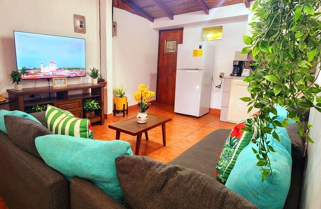 Relaxing Apartment: AC in all Rooms + Free WIFI in Center of Granada I 6 People