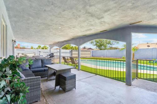 Relaxing Desert Oasis W Pool And Hot Tub
