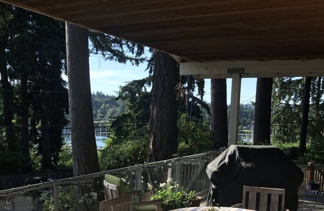 Relaxing getaway with views and amenities