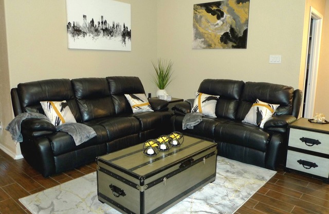 Relaxing, Kicking & Homeing It - King bed - Spacious 4BR/5BED - 290/1960