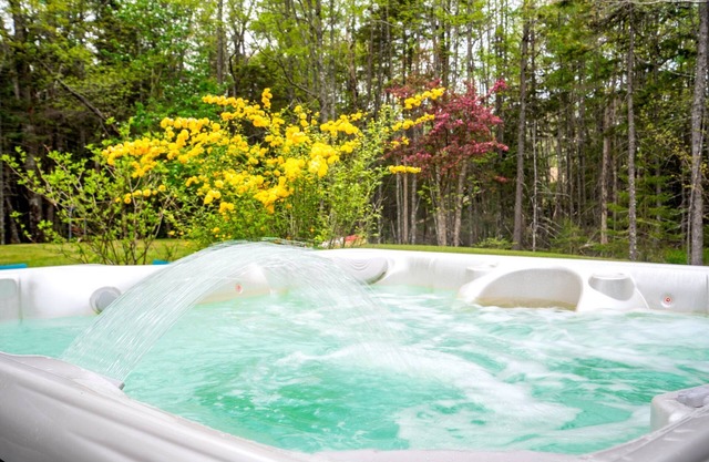 Relaxing Retreats- Hot Tub- fireplace-a/c-W/D