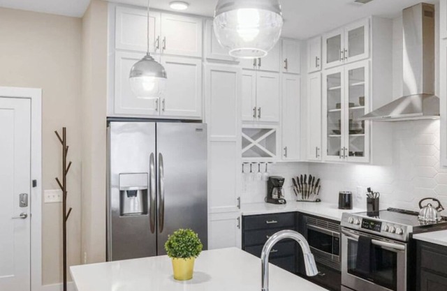 Reluxme | City Center 2BR Apt w/King Beds