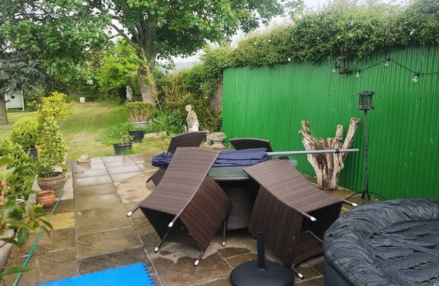 Remarkable 1-Bed Bedford Truck in Bishops Castle