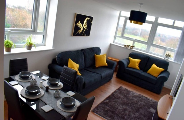 Remarkable 2-Bed Apartment in leafy Sefton Park