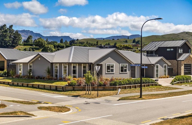 Remarkable Mountain View - 4 Bedroom Home