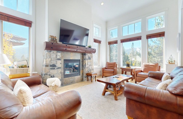 Remodeled & Beautiful. Hot Tub, Gas Grill. Quiet Location, Near Biking Trails
