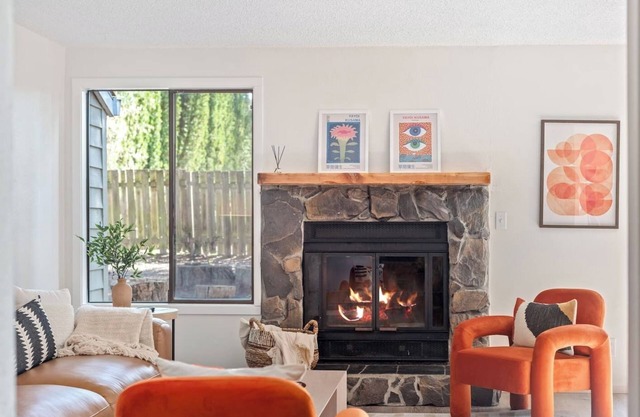 Remodeled! Beaverton 2BR/2BA Fenced Backyard Extended Stays