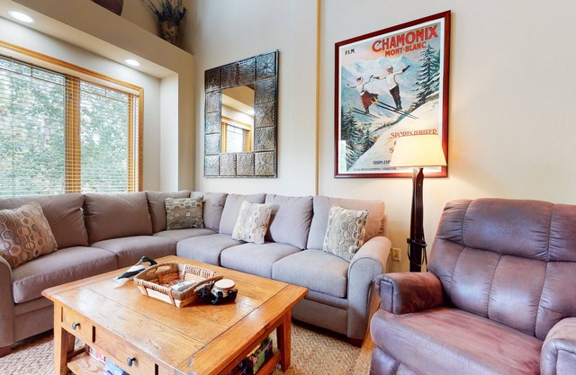 Remodeled & Bright, On the Golf Course. Gas Grill & Laundry, Pool On-site