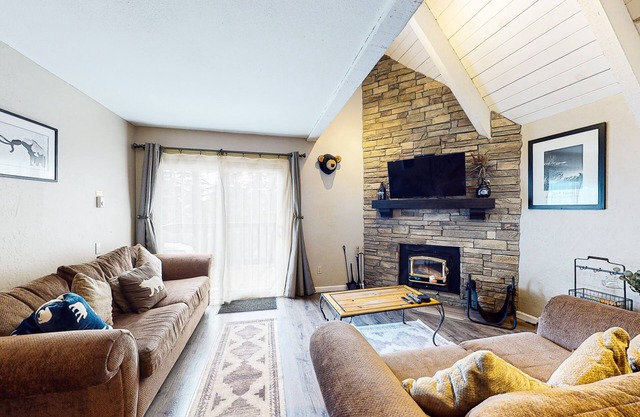 Remodeled condo with balcony & fireplace - walk to Village gondola