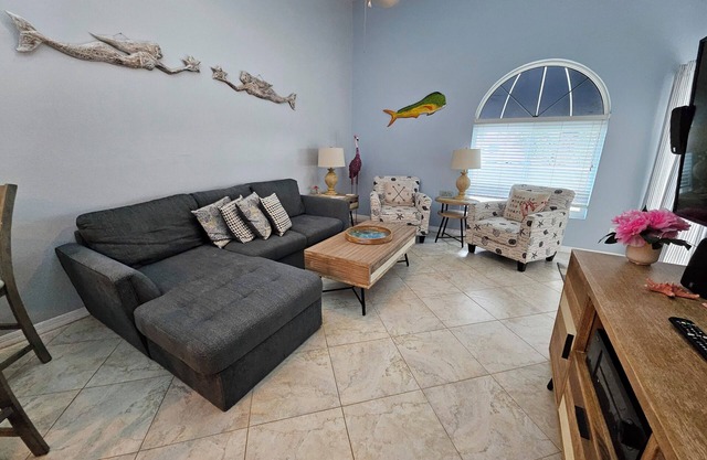 Remodeled Oceanview Multi-level Penthouse -Pool, Hot Tub, Beach Access