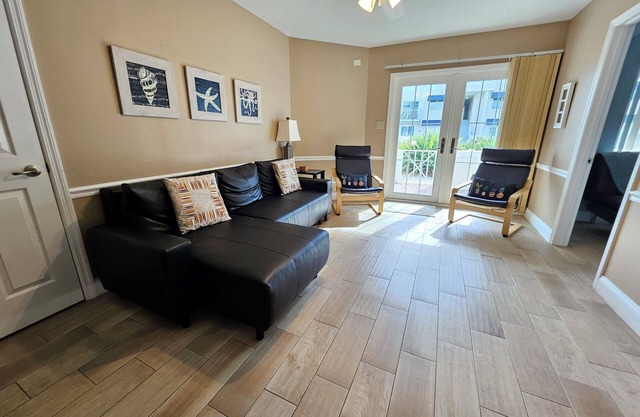 Remodeled Patio Condo - Pool, Tot Tub, Beach Access, Sleeps 6